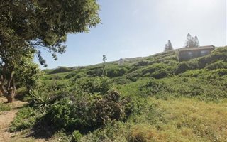 1083 m² Land available in Kini Bay