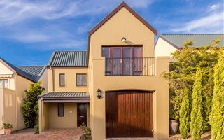 3 Bedroom House in Devonvale Golf & Wine Estate
