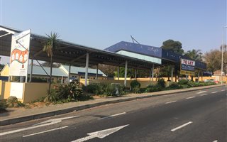 350 m² Retail Space in Linden