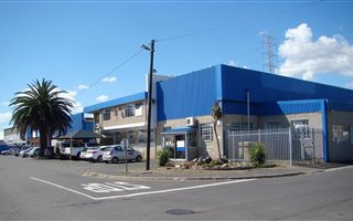 1099 m² Industrial space in Strand Central