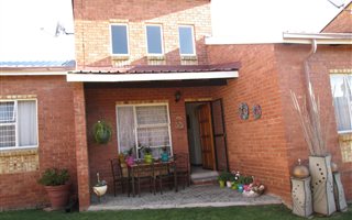 2 Bedroom Townhouse in Glen Marais