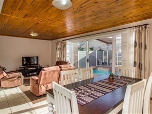 3 Bed Townhouse in Tableview