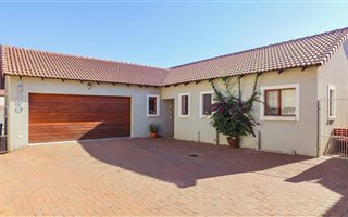 3 Bedroom House in Thatchfield