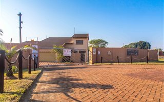 2 Bedroom Townhouse in Veld En Vlei
