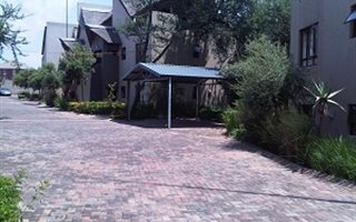 2 Bedroom Townhouse in Douglasdale