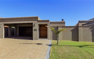 4 Bedroom House in Melkbosstrand