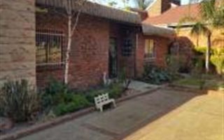 4 Bedroom House in Die Heuwel
