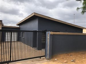 3 Bed House in Mofolo Central