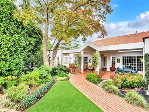 5 Bed House in Saxonwold