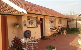 3 Bedroom House in Crystal Park