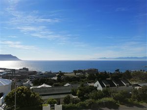 2 Bed Apartment in Simons Town