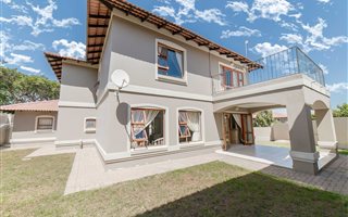 3 Bedroom House in Maroeladal
