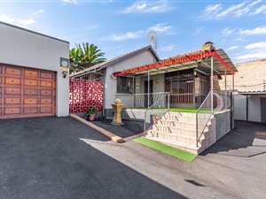 3 Bed House in Bosmont