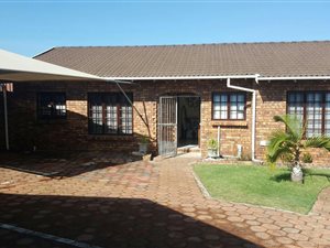 3 Bed Townhouse in Veld En Vlei