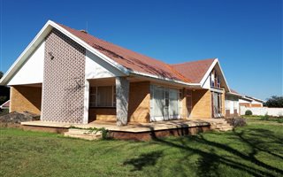 1211 ha Farm in Soutpan