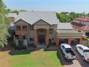 4 Bedroom House in Silver Lakes Golf Estate