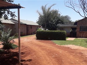 8.5 ha Smallholding in Honingnestkrans