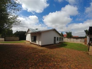 250 m² Commercial space in Lyttelton Manor