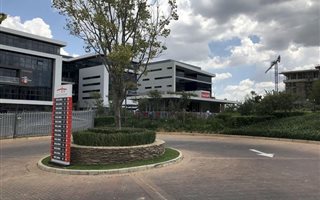 996 m² Commercial space in Waterfall Estate