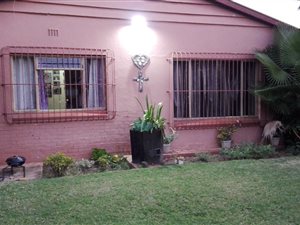 3 Bedroom House in Claremont