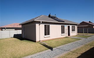 3 Bedroom House in Thokoza