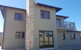 3 Bedroom Townhouse in Hartenbos Landgoed