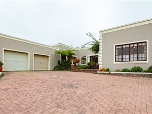 6 Bed House in Rooirivierrif