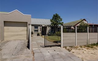 2 Bedroom House in Sonnekuil