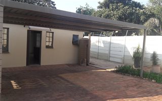 1 Bedroom Garden Cottage in Gezina
