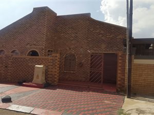 2 Bedroom House in Jabavu