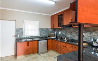 1 Bedroom Townhouse in Brentwood