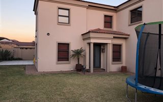 3 Bedroom House in Amberfield Valley