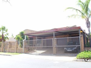 4 Bed House in Rouxville