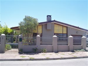 6 Bed House in Mabille Park
