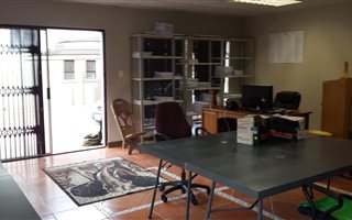 72 m² Commercial space in Monument