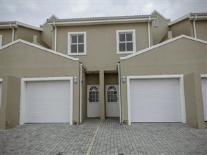 3 Bedroom Apartment in Paarl