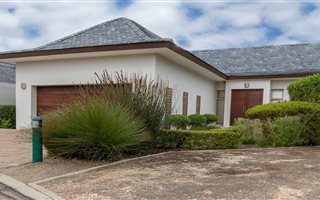 3 Bedroom House in Arabella Country Estate