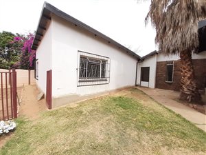 3 Bed House in Tileba
