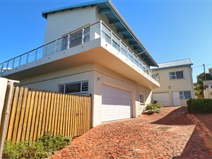 6 Bed House in Reebok