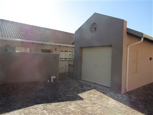 2 Bed Simplex in Florida Hills
