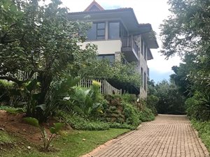 5 Bed House in Hilltop Estate