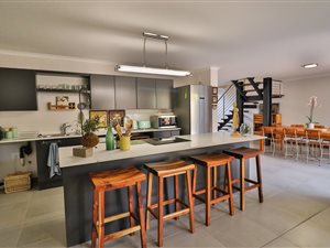 3 Bed Cluster in Menlo Park