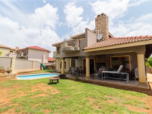 3 Bed House in Ruimsig Country Estate