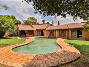 4 Bed House in Lakeside
