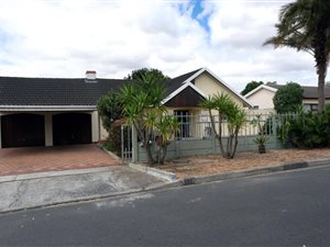 4 Bed House in Oakglen