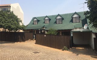2 Bedroom Townhouse in Weltevreden Park