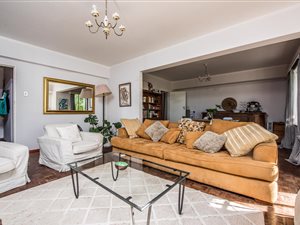 3 Bed Apartment in Claremont Upper