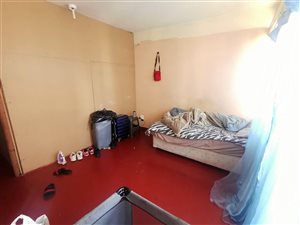 1.5 Bed Apartment in Hillbrow