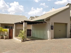 3 Bed Townhouse in Bryanston West