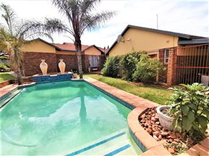 4 Bed House in Mulbarton